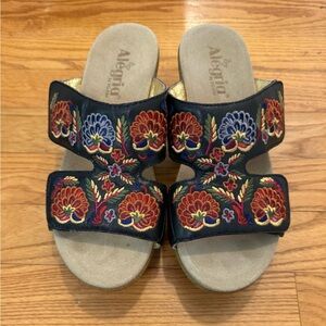Allegria Embroidered Heeled Sandals EUC Sz 9